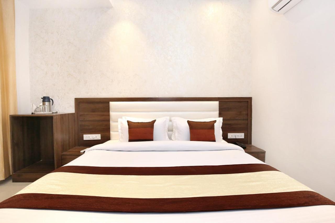 אמריצר Oyo 11680 Hotel Grand Star מראה חיצוני תמונה