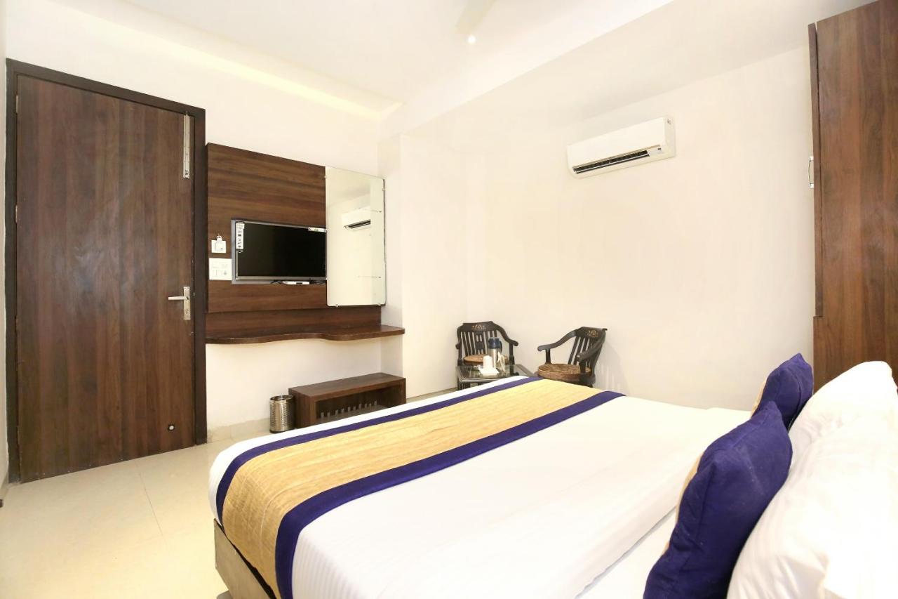 אמריצר Oyo 11680 Hotel Grand Star מראה חיצוני תמונה